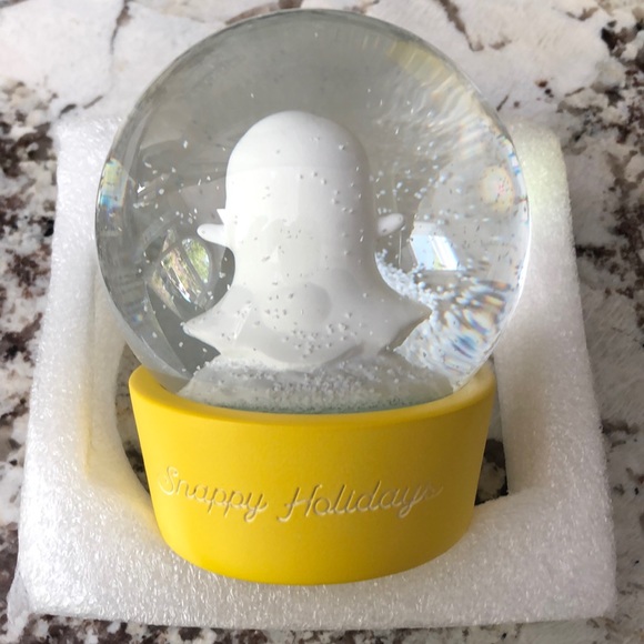 Limited edition Snapchat happy holidays snow globe - Picture 3 of 8